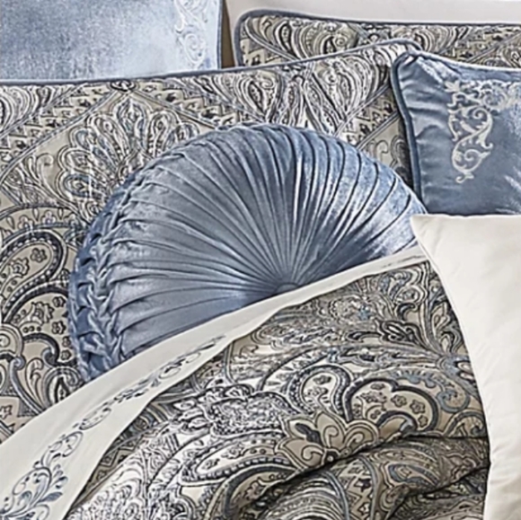 J. Queen New York Alexis Tufted Round Decorative Throw Pillow - Picture 2 of 7